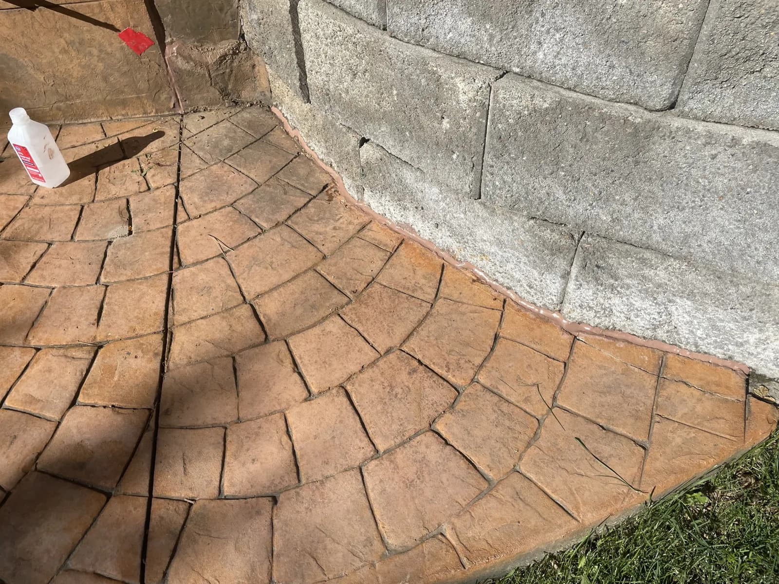 Stamped concrete patio with a fan pattern